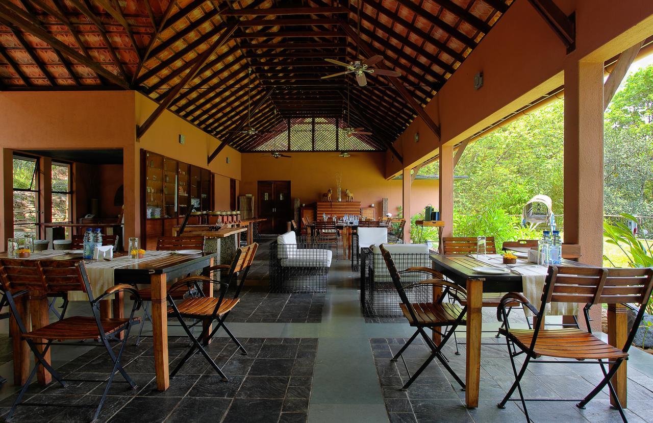 Rainforest Resort Athirappilly Extérieur photo